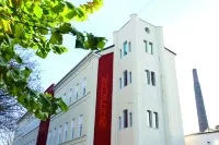 Amical Hotel Hotels near Engels Denkmal 'Die starke Linke'