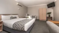 Pacific Coast Motel Hotels in Runaway Bay