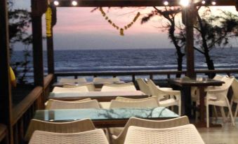 Shining Sand Beach Hotel