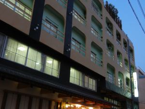 芳泉鶴酒店