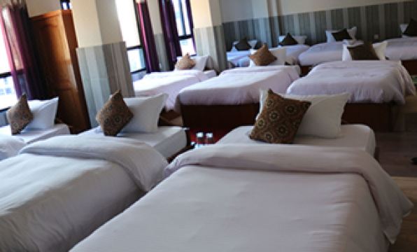 Hotel Crown - Housity