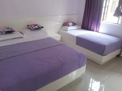 Lavender Riverside Hotel - Hostel