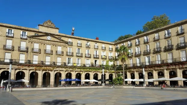 Casual Serantes Hotels near La Ribera Market