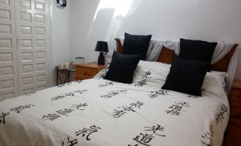 Estrella Lodge Pension B&B - Housity