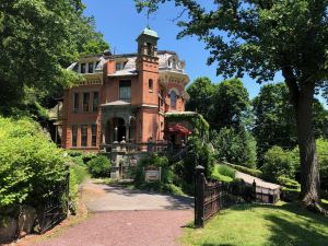 The Harry Packer Mansion Inn