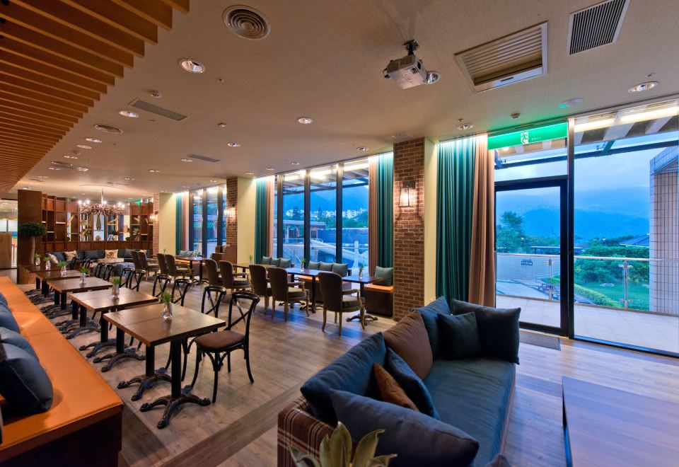 다이닝 공간 이미지