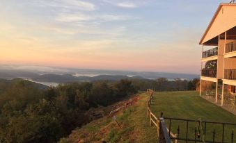 Whitney Mountain Lodge