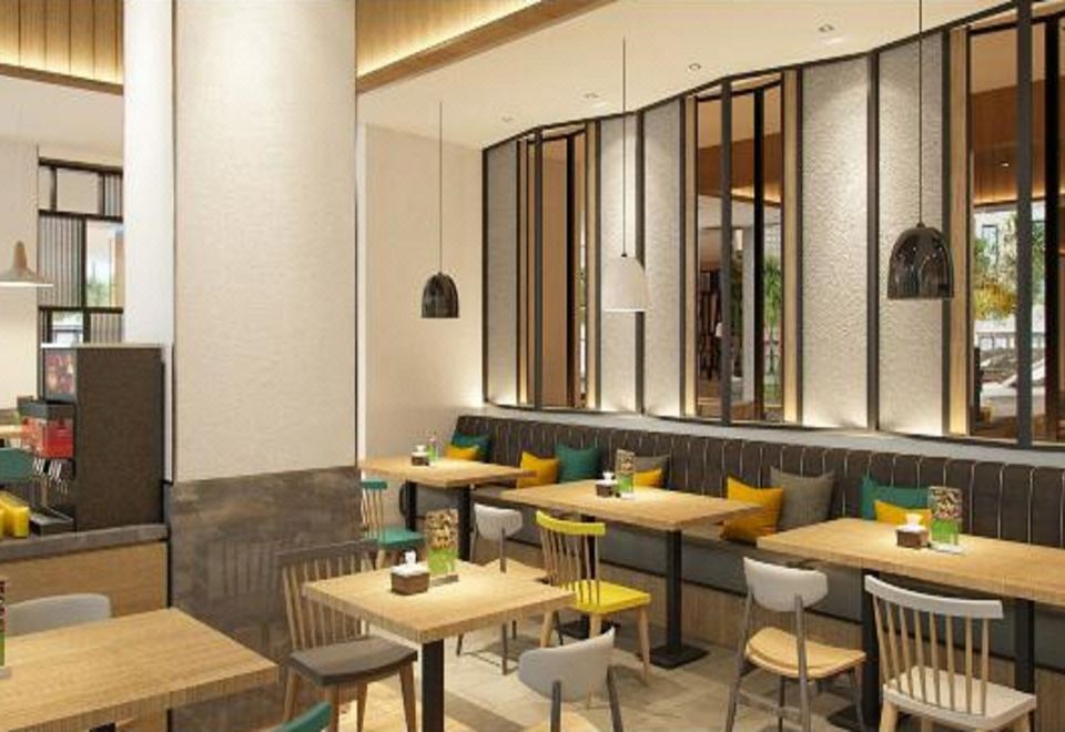 Holiday Inn Express Jakarta Matraman Over view