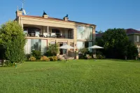 Leopardsong Manor Hotels near Centurion Lake