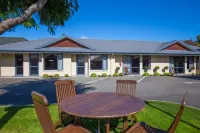 Centre Court Motel Hotels in Blenheim