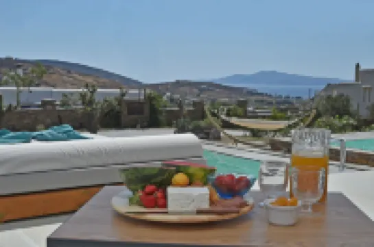 Tinos Blend Suites
