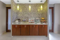 La Quinta Inn & Suites by Wyndham Elkhart - breakfast