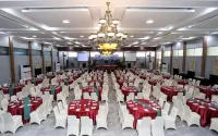Imelda Hotel - Waterpark - Convention Hotels in Batang Barus