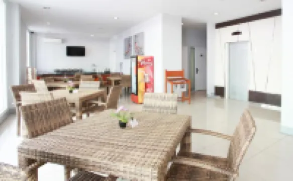 Apita Express Hotel Hotels in Kesambi