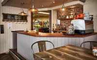The Embassy Hotel Hotel di Hull