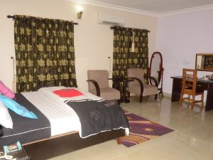 NUE-Crest Hotels and Suites