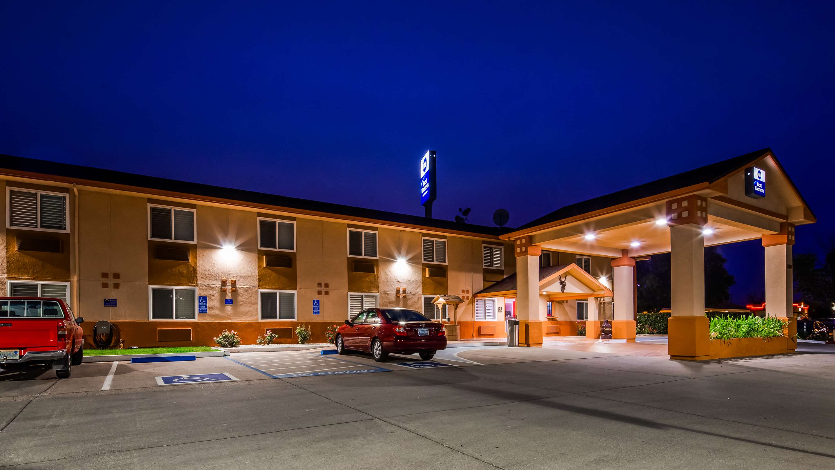 Best Western Antelope Inn & Suites