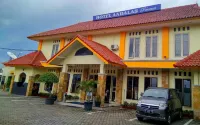 Hotel Andalas Permai فنادق في Enggal