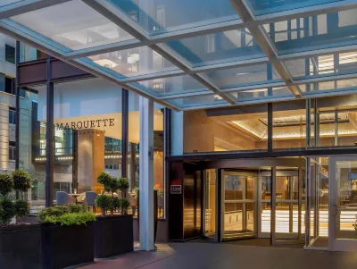 The Marquette Hotel, Curio Collection by Hilton Hotel dekat University Recreation and Wellness Center