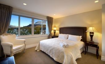 Esplanade Queenstown by Staysouth