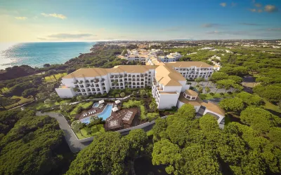 Pine Cliffs Ocean Suites, a Luxury Collection Resort & Spa, Algarve Отели в г. Ольюш-де-Агуа