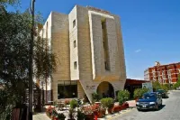 La Maison Hotel