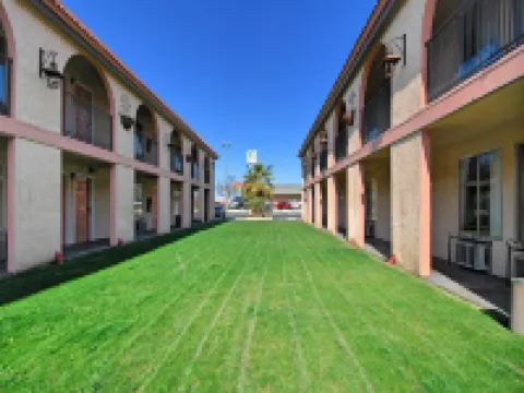National 9 Inn Hotels in Buttonwillow