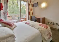 Hôtel du Baou Hotels in Carros