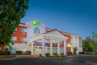 Holiday Inn Express & Suites Oroville Lake Hotels near Oroville Veterans memorial Hall