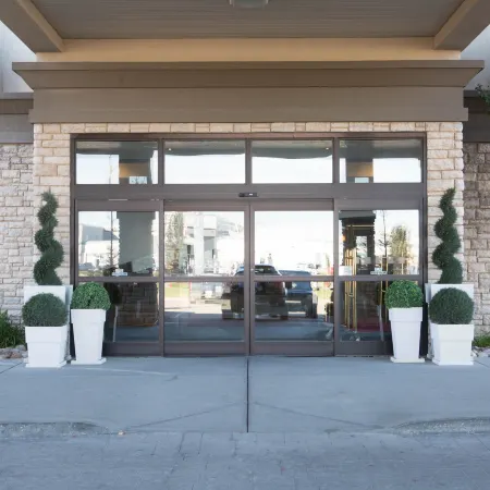 Holiday Inn & Suites WEST EDMONTON by IHG Отели рядом с достопримечательностью «Торговый центр West Edmonton Mall»