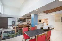 Holiday Inn Express & Suites Frankfort Hotels in Frankfurt