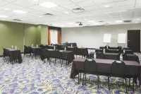 홀리데이 인 익스프레스 & 스위트 애틀랜타 NE- 덜루스 덜루스 호텔