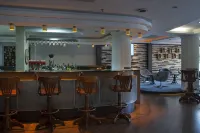 Master Porto Alegre Hotel - Av Carlos Gomes, Próximo ao Consulado Americano - bar