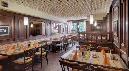 Motorsport Hotel Отели в г. Вельхерат