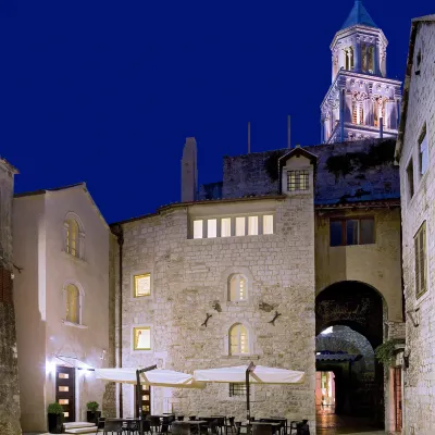 Hotel Vestibul Palace Hotel berhampiran Archaeological Museum in Split