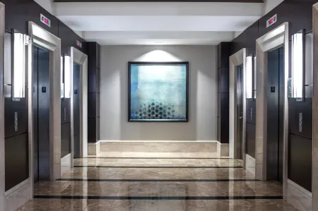 The Westin Book Cadillac Detroit Отели рядом с достопримечательностью «Joe Louis Monument»