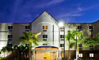 Candlewood Suites Fort Myers-Sanibel Gateway