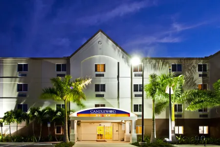 Candlewood Suites Fort Myers-Sanibel Gateway