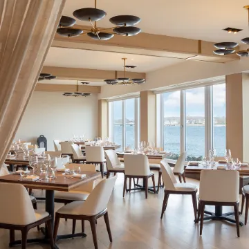 Newport Harbor Island Resort