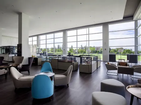 Pullman Miri Waterfront Отели рядом с достопримечательностью «Коко Кабана»