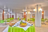 Hotel Praia Dourada Hotels in Lombas