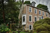 The Dolon House Bed and Breakfast Hotel di Penn Forest Township