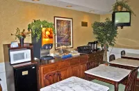Super 8 by Wyndham Statesboro Hotels in Statesboro