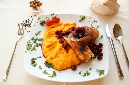 Philia Hotel Отели рядом с достопримечательностью «Собор Воскресения Христова»