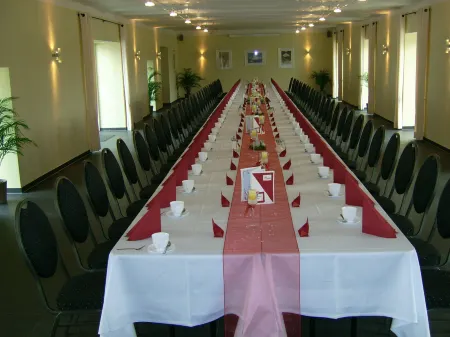 Gut Alte Burg Отели в г. Юлих