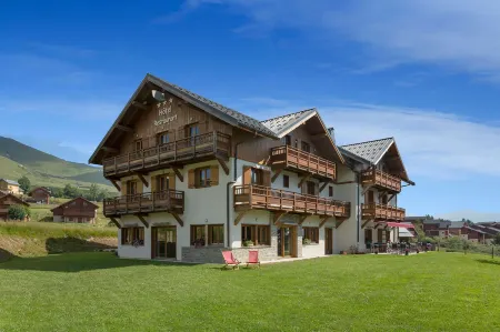 Chalet-Hôtel le Beausoleil, the Originals Relais Отели в г. Фонкуверт-ла-Тусюир