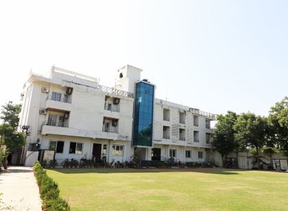 OYO 24123 Maha Nandini Resort