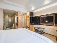 嘉斯顿酒店(柳州城中万达店) - 高级大床房
