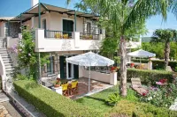 Sunny Garden Aparthotel Hotels near Polemarcha beach