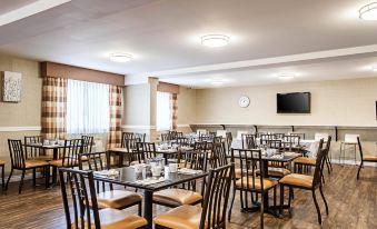 Quality Inn & Suites Kenedy - Karnes City